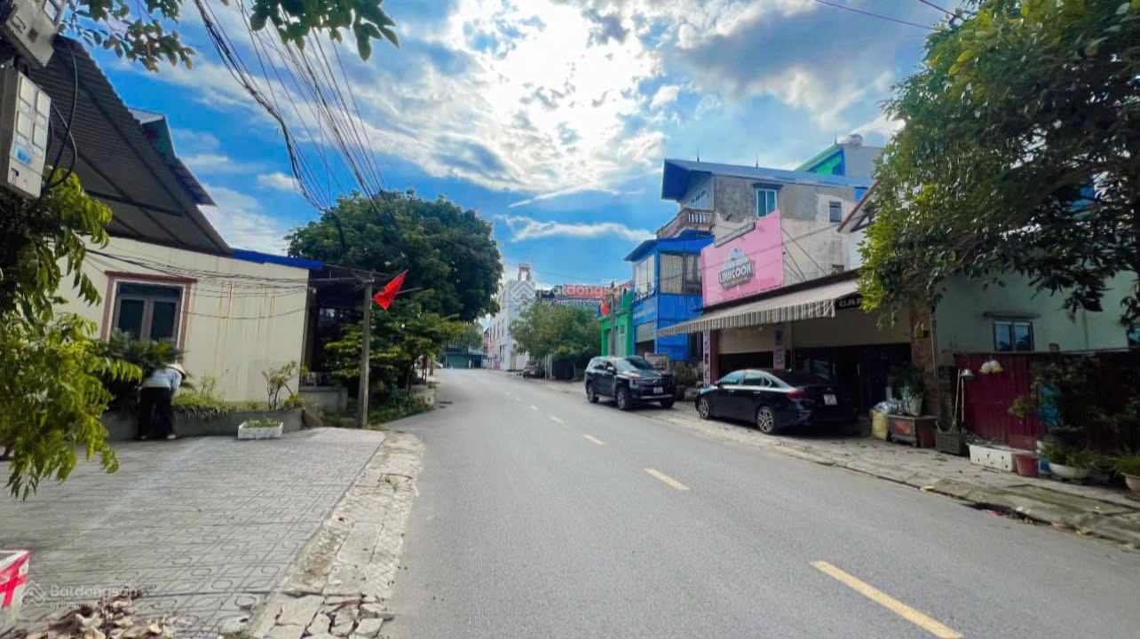 Bán 5.700m2 đất MT 40m một mặt ở đường Quốc lộ 3, một mặt phố Phạm Tu sẵn nhà đẹp chỉ 56 tỉ