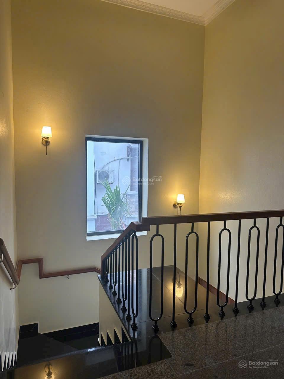 Biệt thự 300m2 đủ nội thất mới đường 14m ngay cạnh hồ Bến Do và trung tâm khoáng của TTP