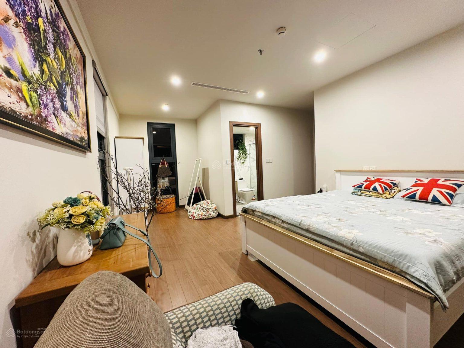 Bán căn góc 136m2, 3 phòng ngủ 2WC tòa Bohemia Residence. Tầng trung, full NT, sổ đỏ. Giá 12 tỷ