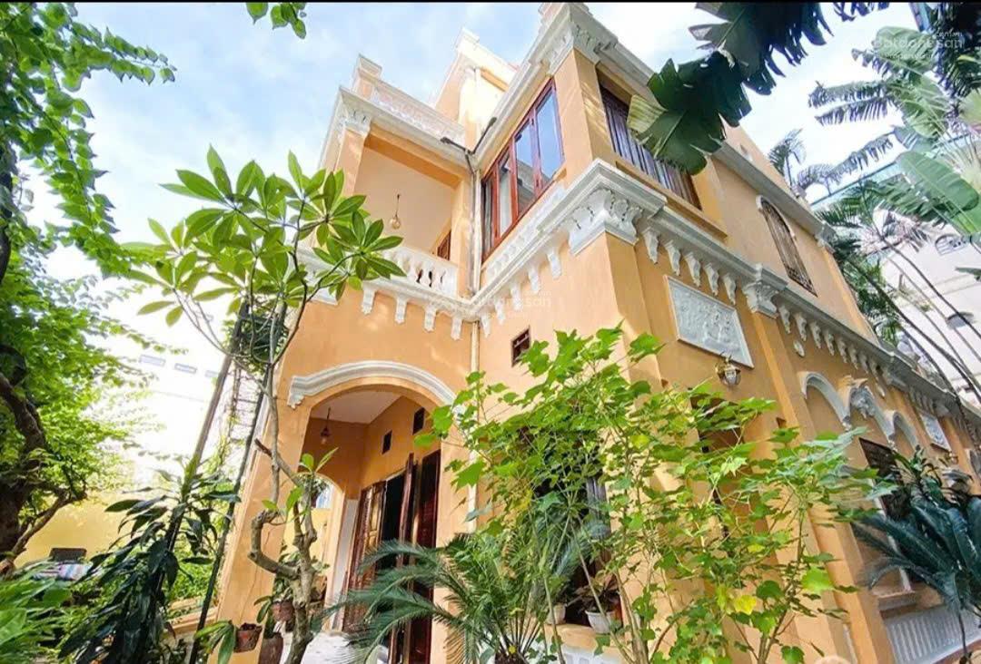 Cho thuê biệt thự Pháp cổ mặt hồ Tây phố Từ Hoa 350m2 giá 159tr/tháng