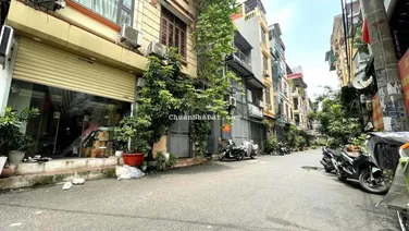 Bán nhà riêng tại Xuân Thủy, 8,5 tỷ, 30m2, gần phố gần ôtô, xe ba gác đỗ cửa, nhà dân xây chắc chắn