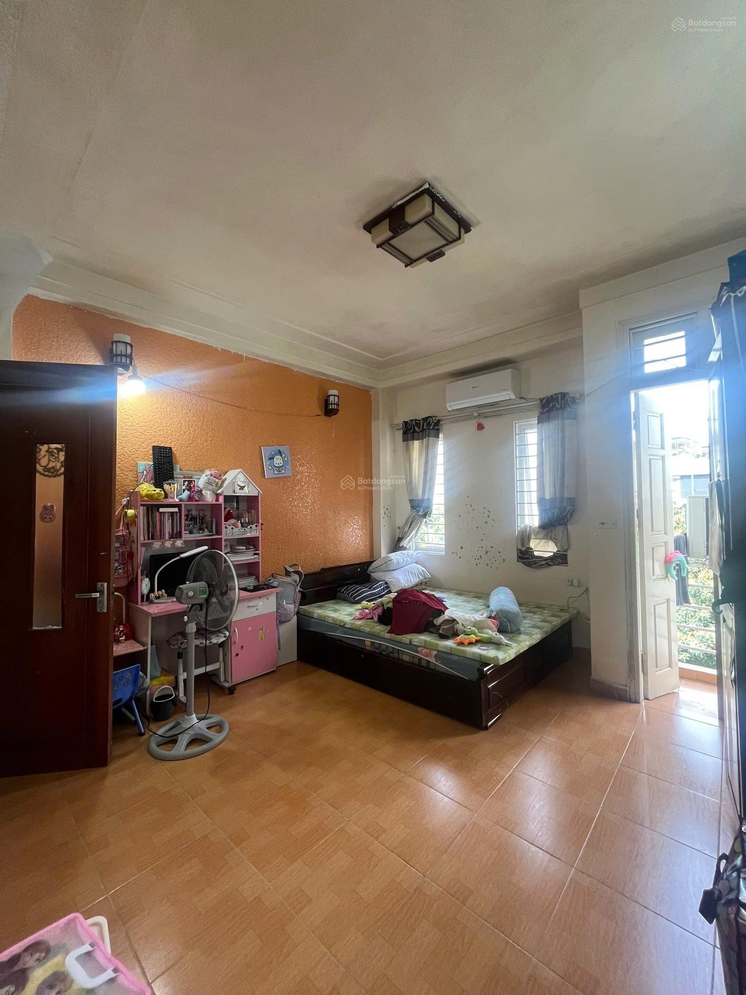Bán nhà riêng tại Xuân Thủy, 8,5 tỷ, 30m2, gần phố gần ôtô, xe ba gác đỗ cửa, nhà dân xây chắc chắn