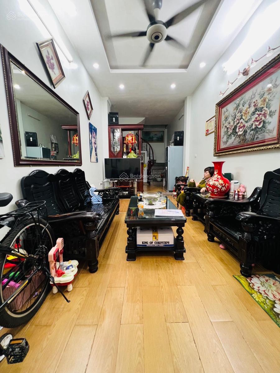Bán nhà phố Trần Thái Tông, Cầu Giấy, ngõ rộng thoáng dân xây ở ngay 30m2 chào 7,5 tỷ