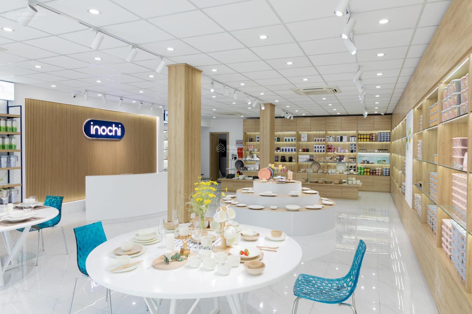 Cho thuê nhà mặt phố Phố Huế, mặt tiền lô góc 20m, diện tích SD 300m2, giá siêu hời!