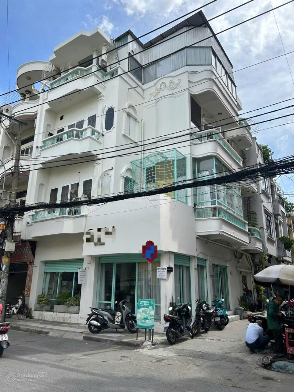 Cho thuê nhà góc hai mặt tiền đẹp Trương Định, Q. 3
