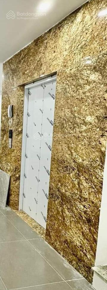 Cho thuê nhà 105m2 * 5T - 37 triệu, nhà hai mặt tiền, mới. Phố Đội Cấn; Kinh doanh, VP, nhà hàng