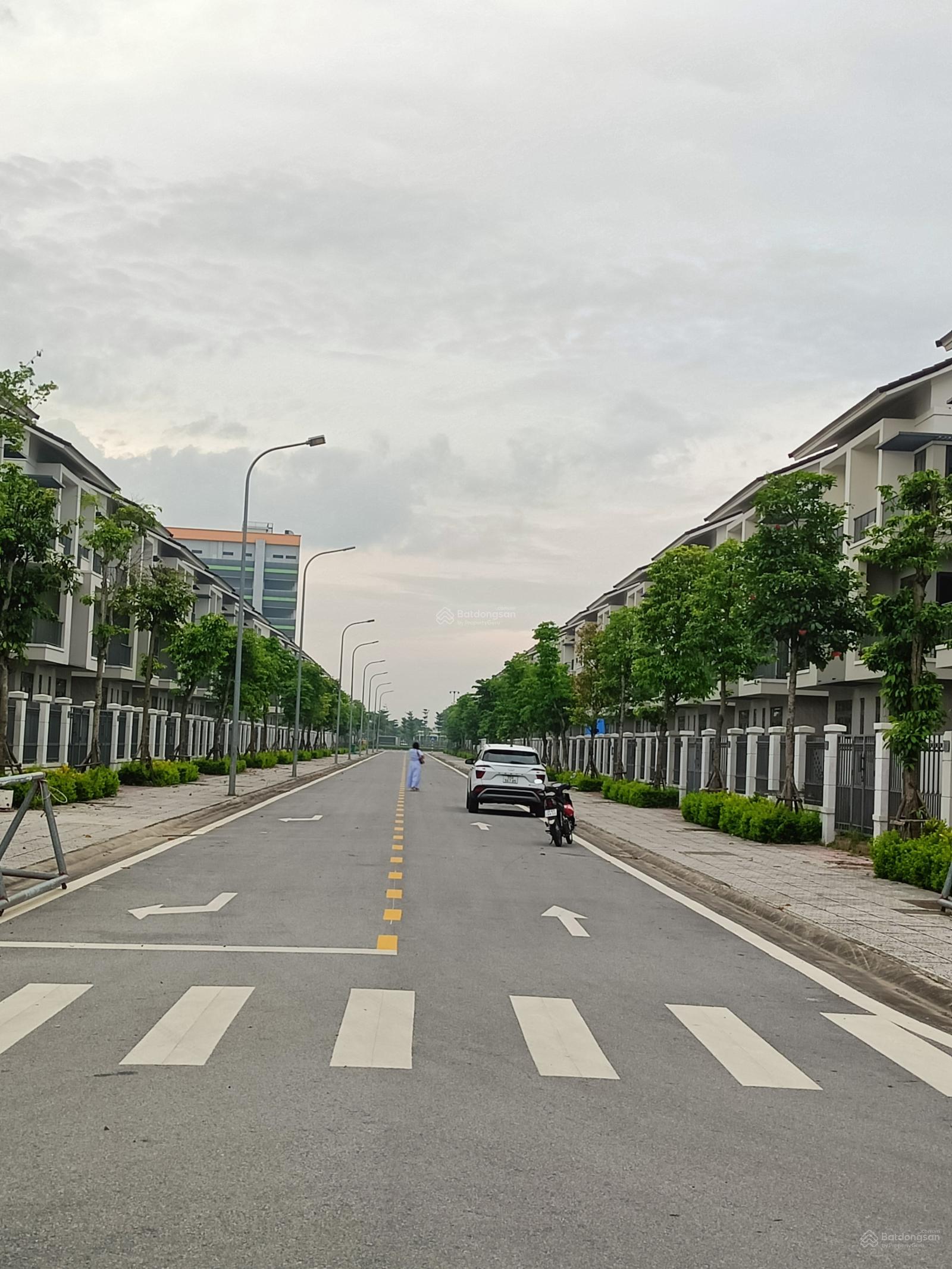 Bán Biệt thự 200m2 trục đường chính liên tỉnh, vị trí tiếp giáp Vành Đai 3, giá F0 từ CĐT
