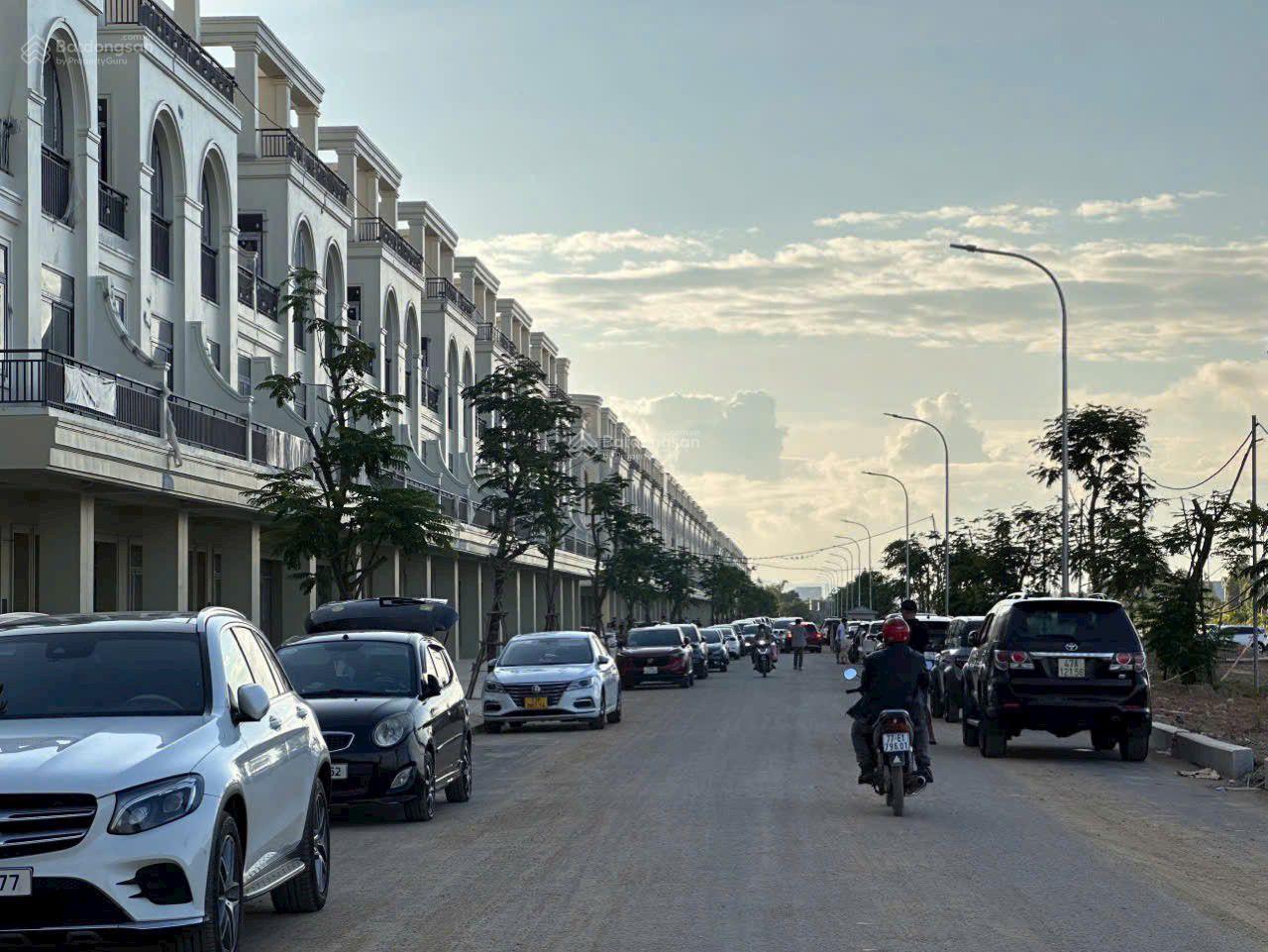 Giá tốt. Bán lô đất 80m2, lộ giới 13m, đối diện trường học, gần công viên, chợ. Lh: 0934 136 ***