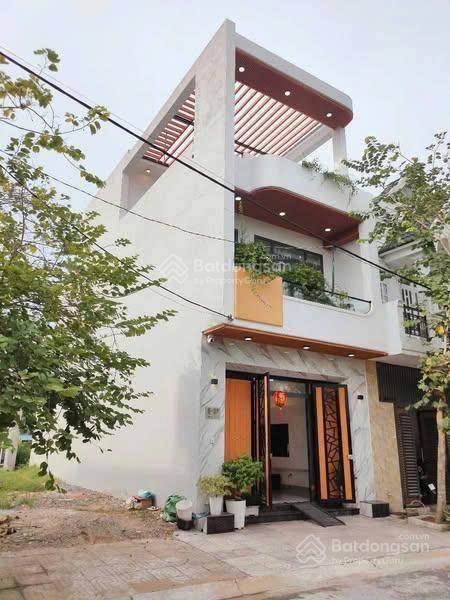Nhà gần đường ra cao tốc siêu đẹp giá rẻ cực kỳ