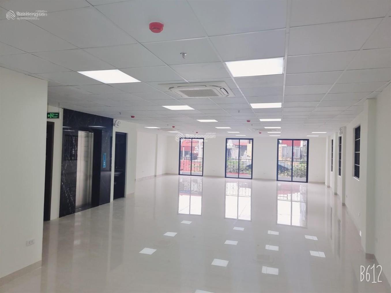 Cho thuê nhà 5 tầng thiết kế thông sàn. Diện tích 100m2, thiết kế 5 tầng, khu sầm uất, đông dân cư