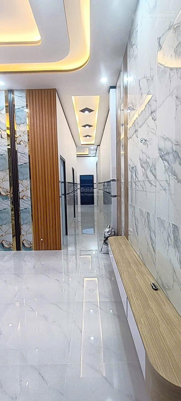 Bán nhà mới xây view núi đẹp 2PN DT 126m2 ngay KDC và gần trường học, đi biển 4km. Phù hợp an cư