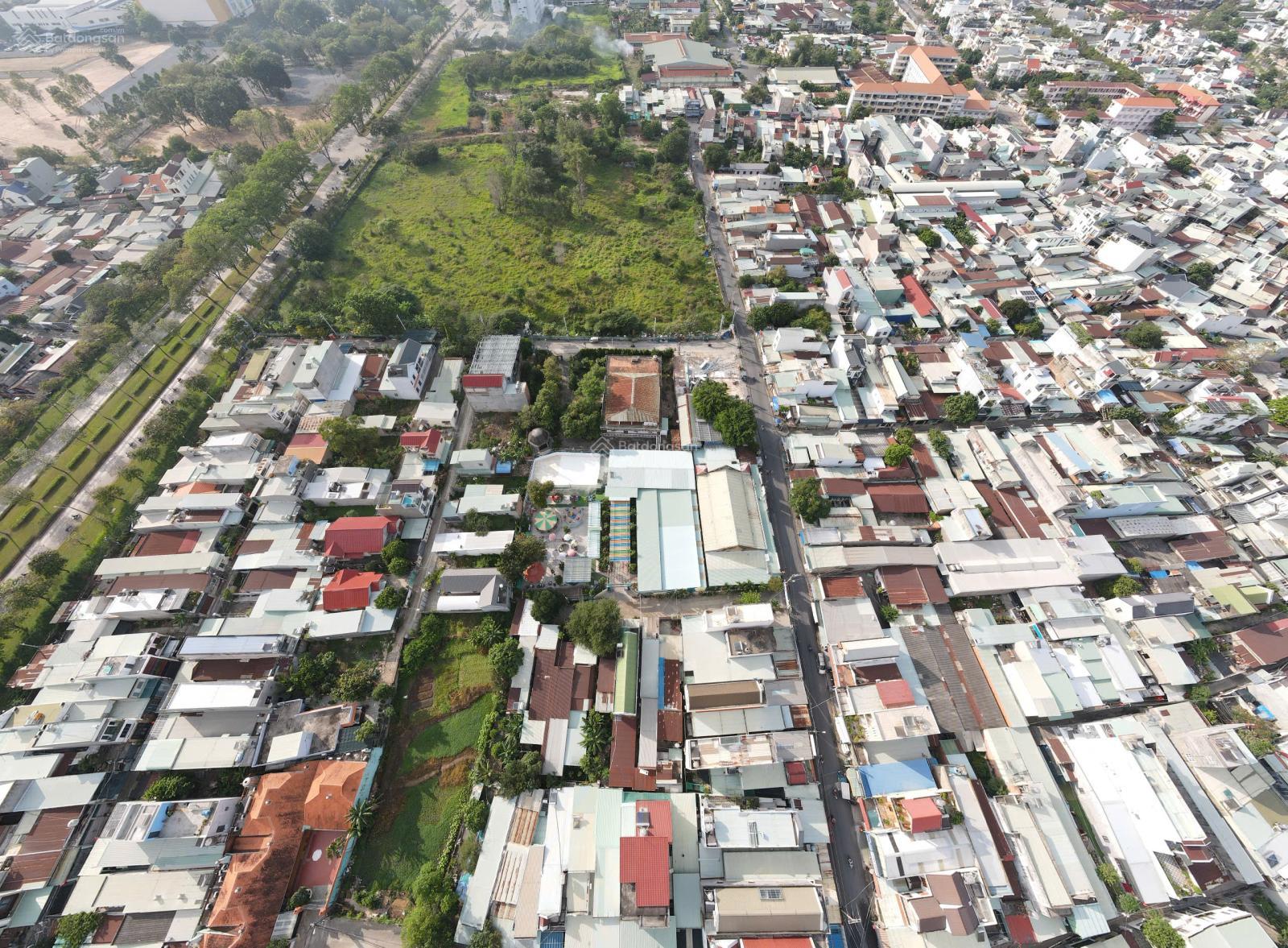 Siêu hiếm, bán lô góc 3 mặt tiền đường. Gần Amata P. Long Bình. Gần 6500m2, ngang 84m. 100 tỷ LVCC