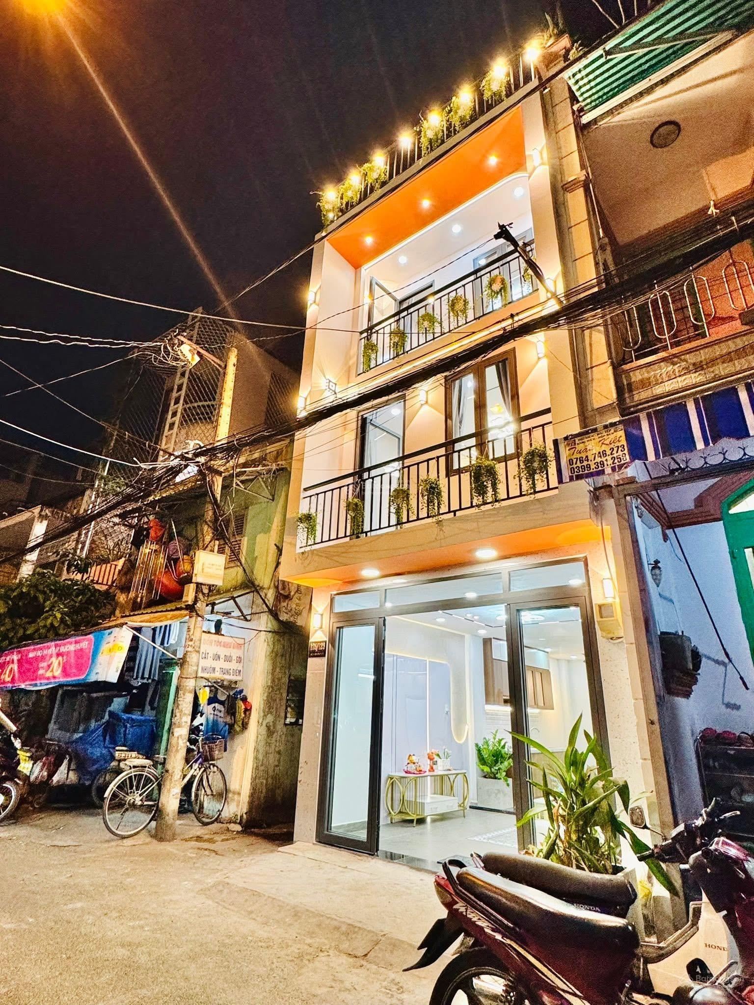 Tôi bán nhà đường oto ở Phan Đăng Lưu-P7-Bình Thạnh. Giá 3tỷ350/80m2,cho thuê 26tr/th gần ngân hàng