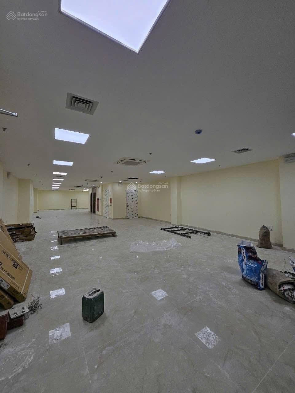 Siêu đẹp, toà nhà phố Đỗ Nhuận, 100m2, 8 tầng có hầm, vỉa hè, thuê 120 triệu, C Hoà Bình, 36,8 tỷ