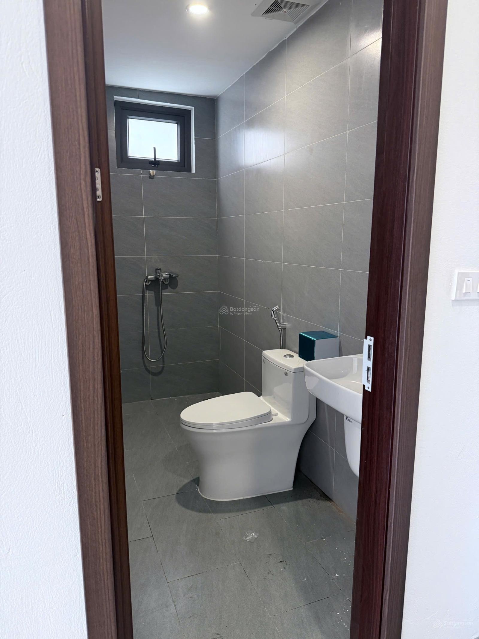 Siêu đẹp, toà nhà phố Đỗ Nhuận, 100m2, 8 tầng có hầm, vỉa hè, thuê 120 triệu, C Hoà Bình, 36,8 tỷ