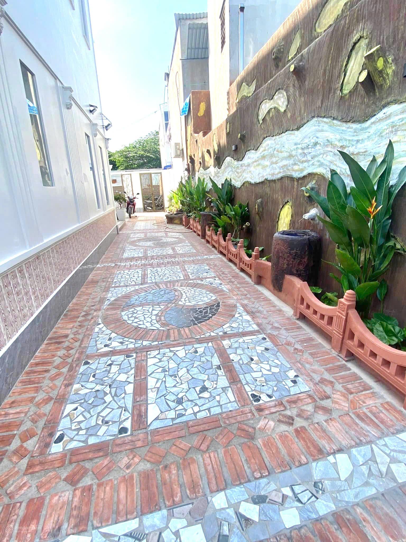 Bán biệt thự mini Hóc Môn full nội thất + sân vườn 8 x 20m Bán biệt thự mini Hóc Môn full nội thất + sân vườn 8 x 20m