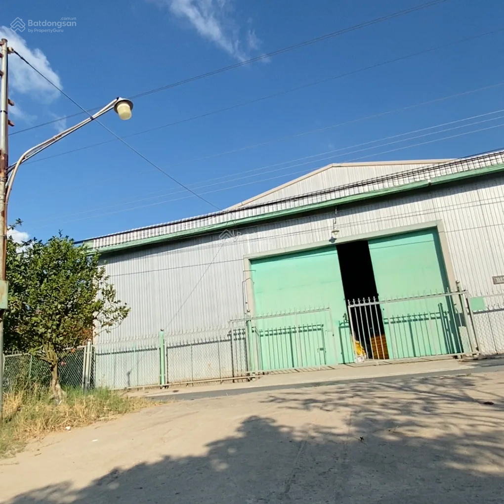 Bán đất DT 25000m2 Chợ Kênh Đứng (xã HBT cũ) nở hậu, có nền sẵn. Giá chỉ 9 tỷ thương lượng