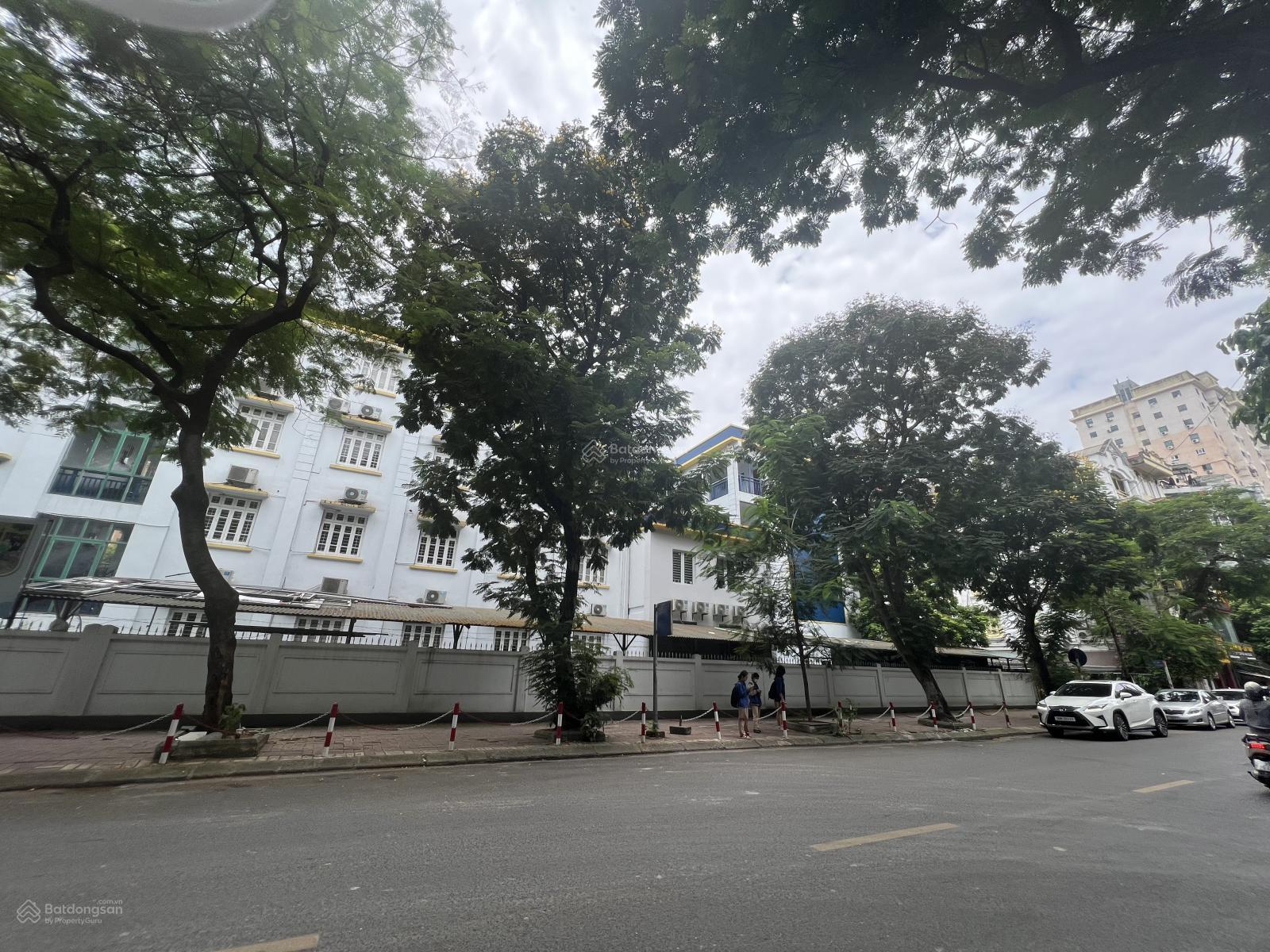 Cực hiếm! 8m mặt tiền nhà mặt phố Nguyễn Thị Định, Trung Hòa, Cầu Giấy 2 mặt tiền diện tích 90m2