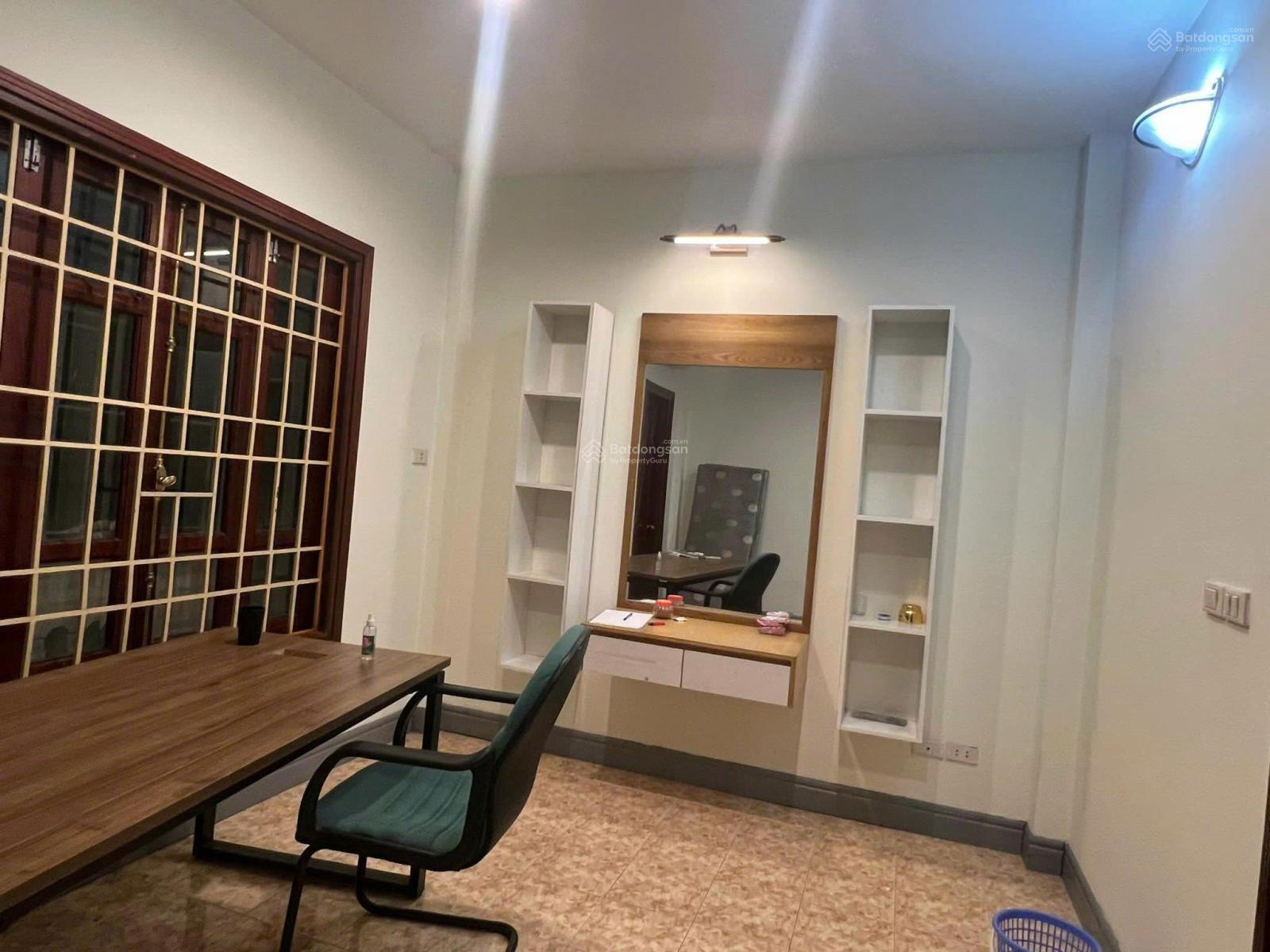 Cho thuê văn phòng 2 phòng tại tầng 3 KĐT Định Công, đầy đủ tiện nghi, ô tô đỗ cửa ~70m² Cho thuê văn phòng 2 phòng tại tầng 3 KĐT Định Công, đầy đủ tiện nghi, ô tô đỗ cửa ~70m²