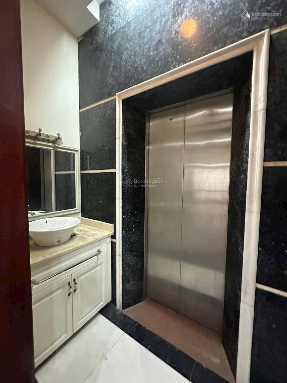 Cho Thuê Nhà 8 Tầng x 120m2,Thang Máy.Khu vực trung tâm Mỹ Đình 70triệu