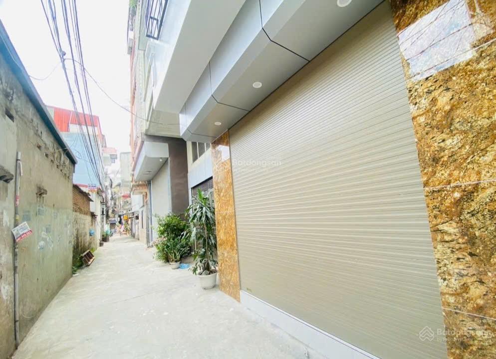 Bán nhà 5 tầng, mt4.5m Phố chợ Diêm Gỗ Việt Hưng, nhỉnh 5 tỷ, ngõ thông bàn cờ