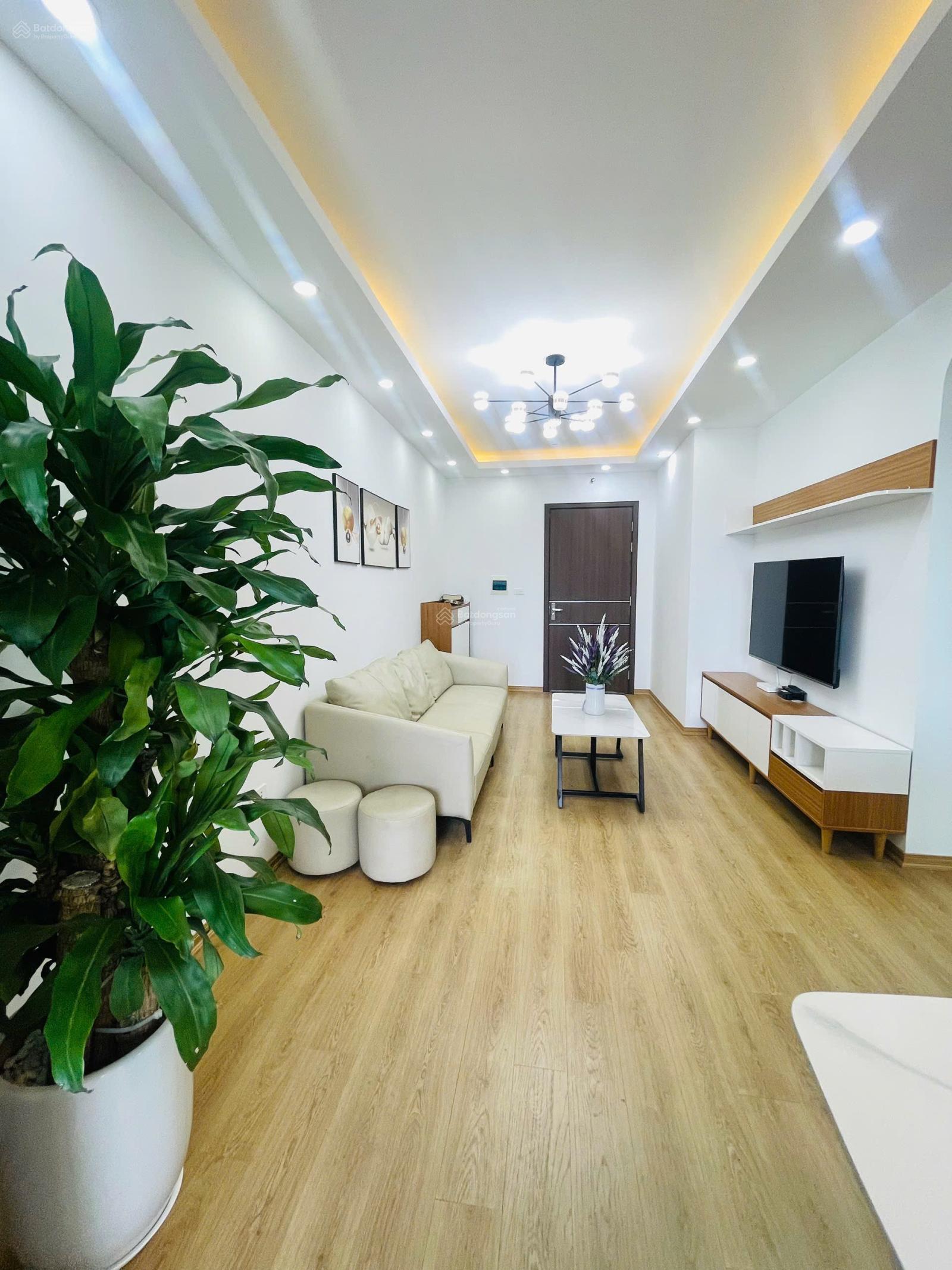 Bán căn 2 phòng ngủ 61,5m2 view hồ, sổ đỏ full nội thất, chỉ nhỉnh 4 tỷ tại VP5 Linh Đàm