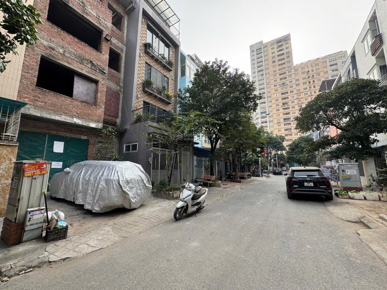 Bán liền kề Văn Khê: Nhà thô 82.5m2/5m MT nhà 4 tầng thô, phân lô vỉa hè kinh doanh tốt, 18 tỷ SĐCC