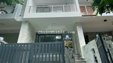 Cần tiền xoay vốn bán nhanh căn nhà phố DT 100m2, hầm 4 lầu, ngay công viên giá 25.99 tỷ sổ hồng
