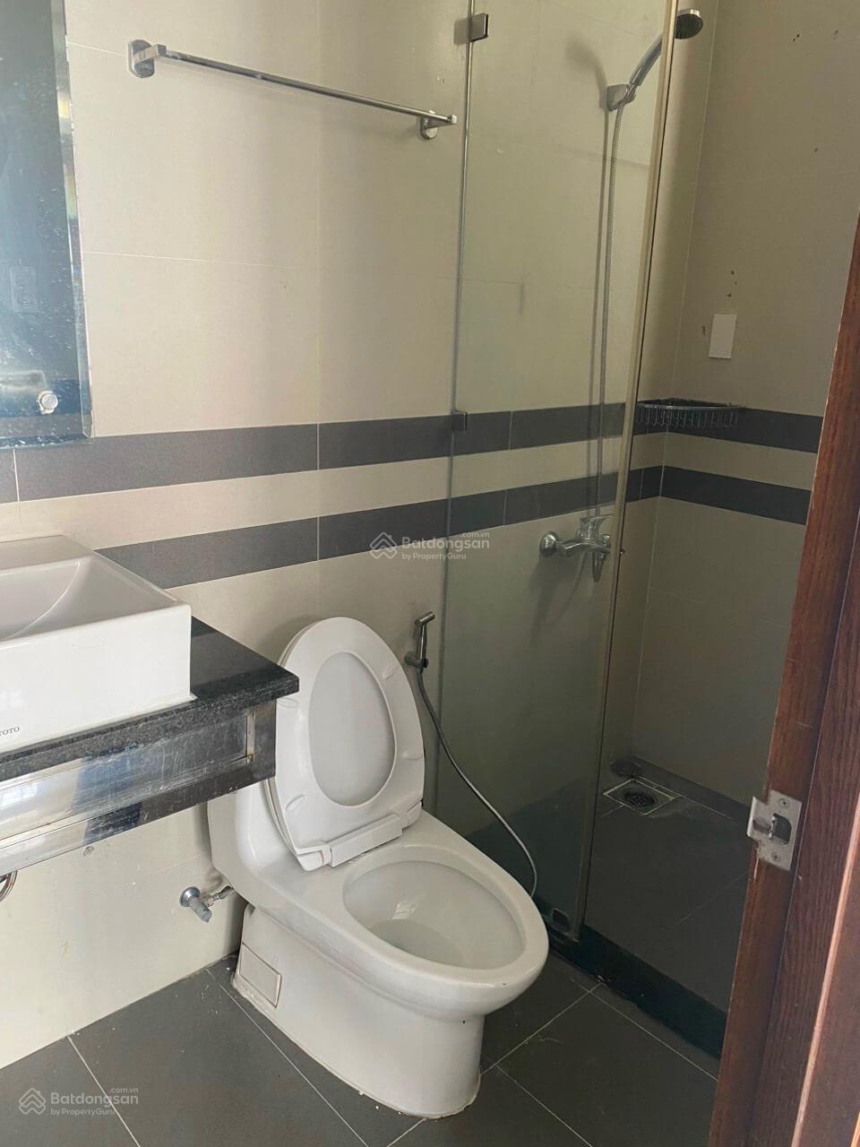 Cần tiền xoay vốn bán nhanh căn nhà phố DT 100m2, hầm 4 lầu, ngay công viên giá 25.99 tỷ sổ hồng