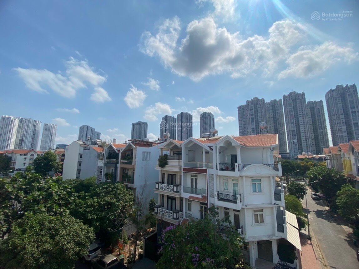 Cần tiền xoay vốn bán nhanh căn nhà phố DT 100m2, hầm 4 lầu, ngay công viên giá 25.99 tỷ sổ hồng