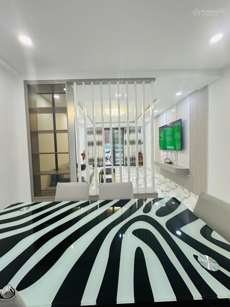 Bán NP Nguyễn Trọng Tuyển, 6,6 tỷ, 41m2, 2PN, 2WC, pháp lý đầy đủ