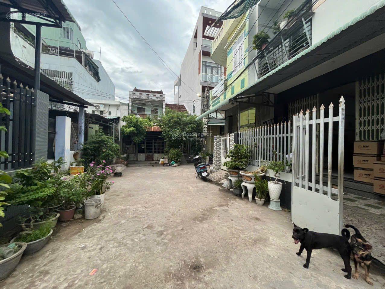 Tặng nội thất. Bán nhà Đào Tấn, ngay chợ Dinh cũ, 60m2. Mua ở, giữ tiền, tích sản. LH: 0934 136 ***