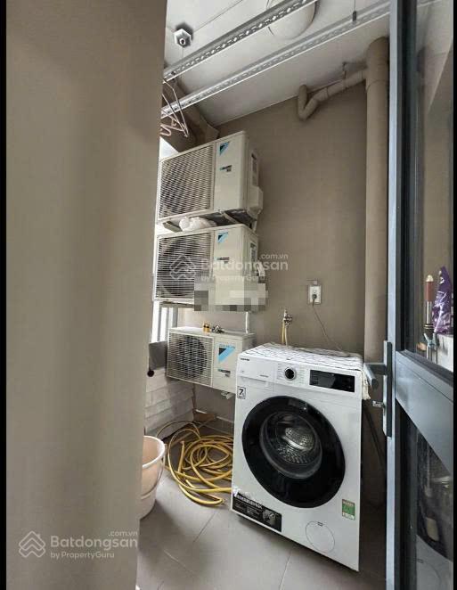 Bán gấp căn hộ chung cư Quang Thái: DT 60m2. 2PN căn góc giá 2.7 tỷ LH: 077072306