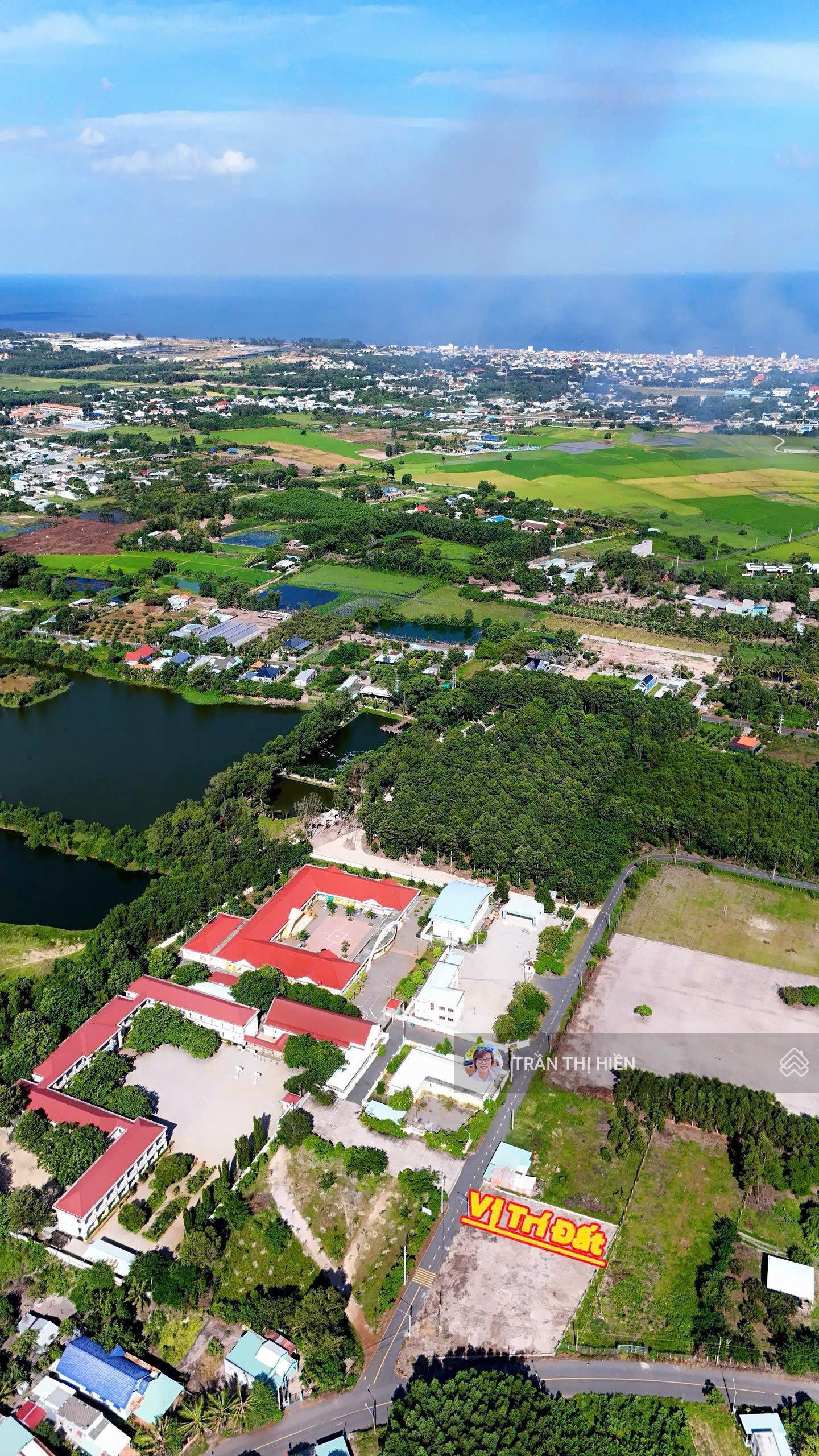 2 lô liền kề đối diện trường tiểu học Long Mỹ - TT Phước Hải; Cách biển Phước Hải chỉ 3km; 10x33m