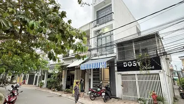 Cho thuê nhà 2 lầu 3 PN có nội thất 4 máy lạnh lộ oto đậu trước nhà gần chợ Xuân Khánh