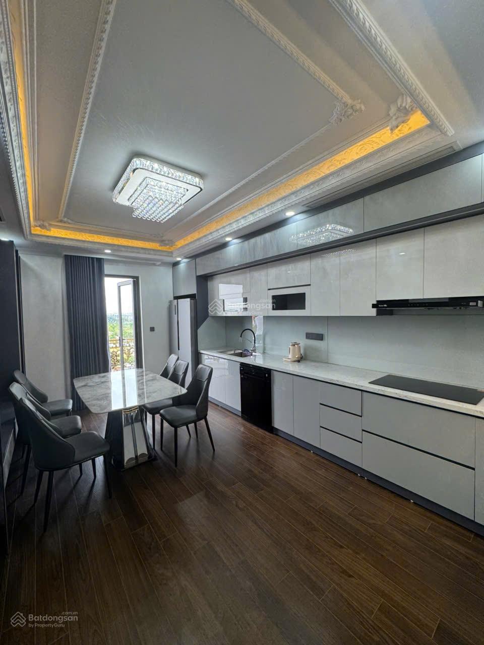 Nhà Mặt Phố 8 Tầng Thang Máy - Tiềm Năng - DT 65m2 - Vừa Ở Vừa KD - Cách Cầu Trần Hưng Đạo Chỉ 250m