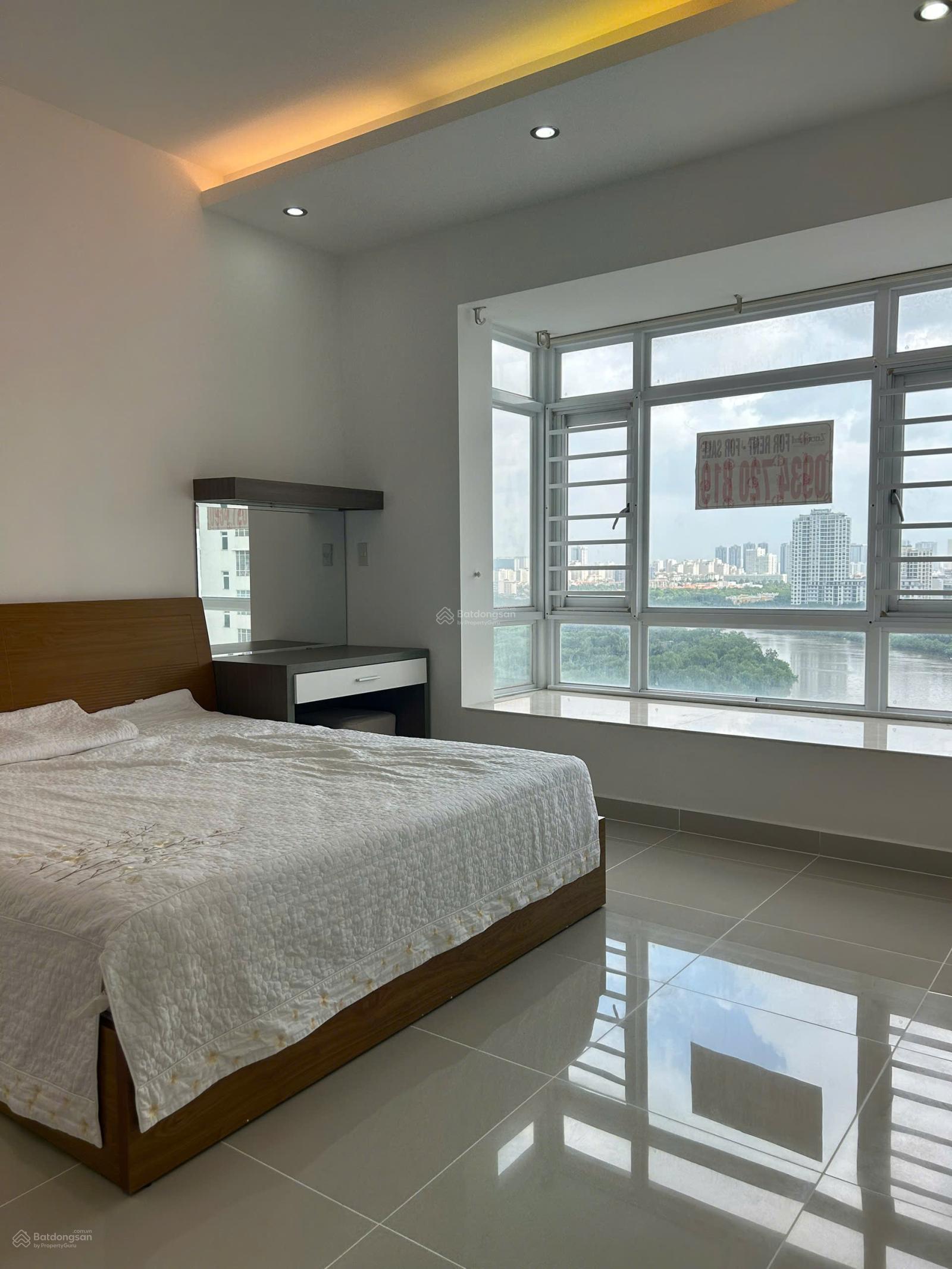 Cho thuê căn hộ Riverside Phú Mỹ Hưng 2 phòng ngủ 2WC có nội thất 78m2 view sông giá 20 triệu
