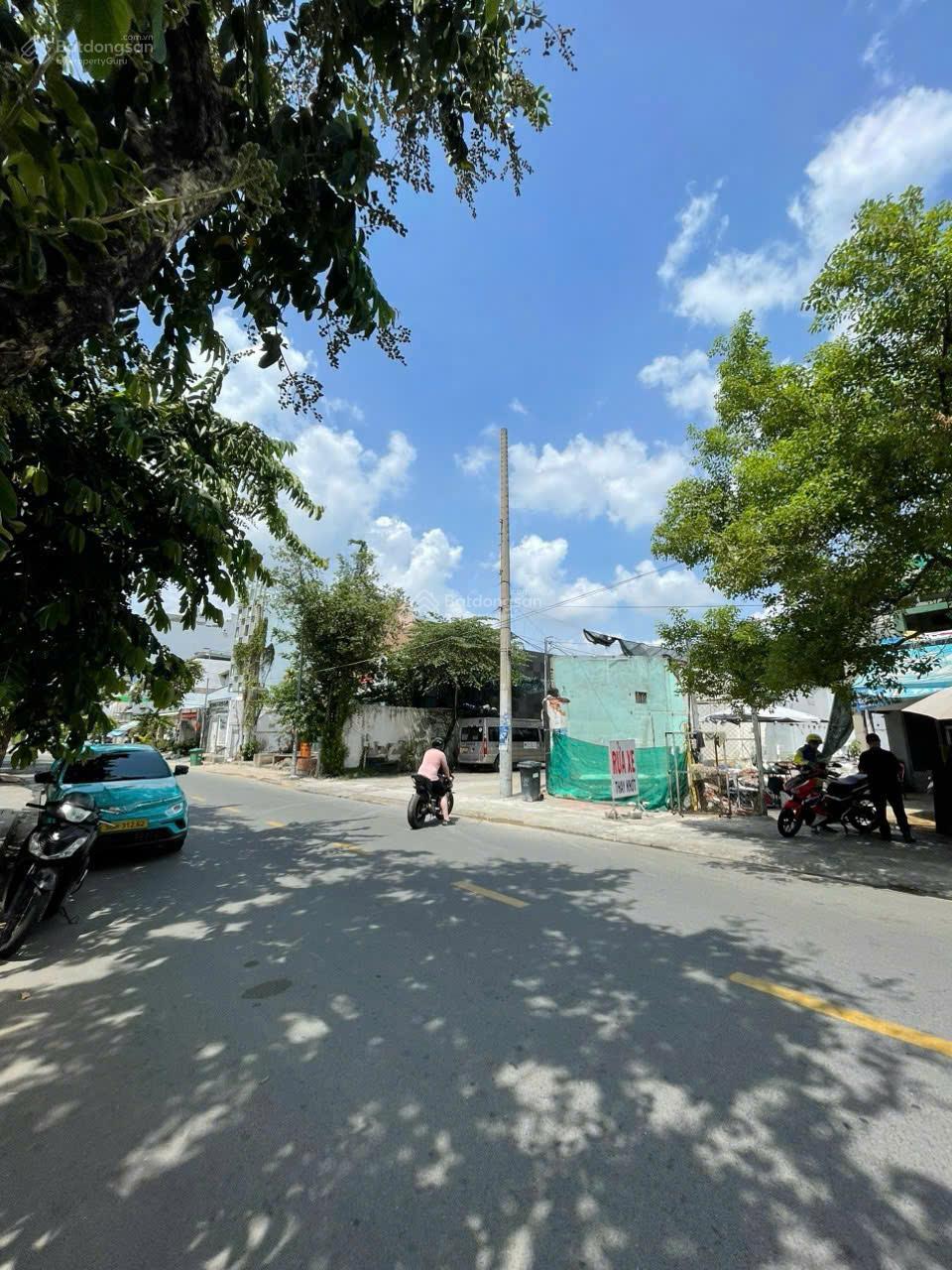 Bán đất mặt tiền Quốc Hương Thảo Điền Quận 2, xây cao tầng ngang 5x20m, sổ có nhân giá, 24 tỷ /TL