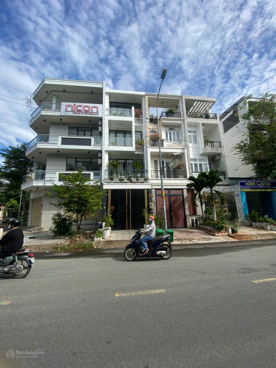 Bán đất mặt tiền Quốc Hương Thảo Điền Quận 2, xây cao tầng ngang 5x20m, sổ có nhân giá, 24 tỷ /TL