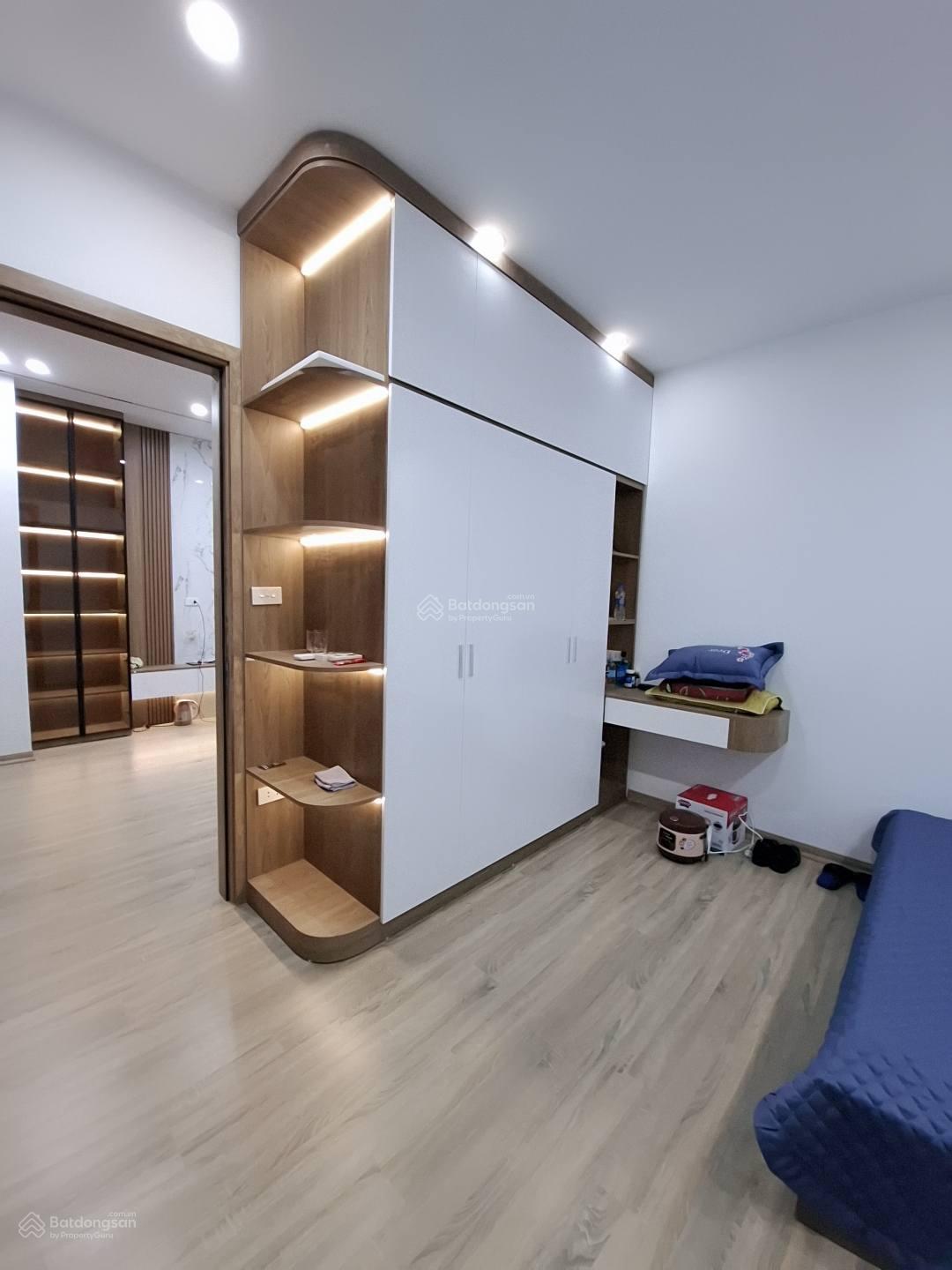 Hiếm! Hơn 4 tỷ căn hộ siêu đẹp tòa 151 Nguyễn Đức Cảnh 2PN rộng full nội thất cao cấp gần hồ Đền Lừ