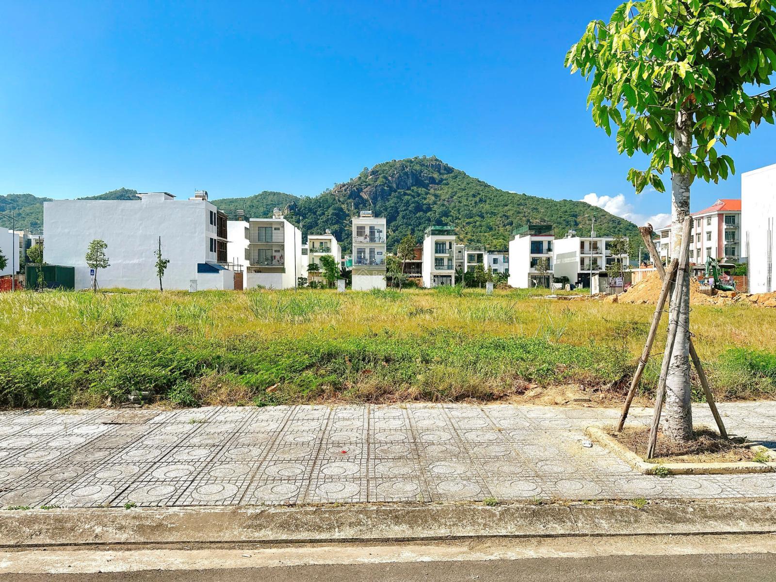Đất khu đô thị Nam Vĩnh Hải DT 100m2 đường 16m cách biển 3km