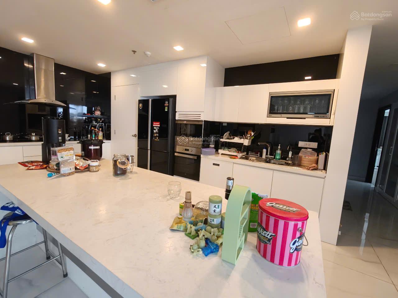 Cho thuê căn hộ Sunrise City Quận 7 - Full nội thất - 3N 3WC 2 kho 1 logia - 162m2 chỉ 33tr/tháng