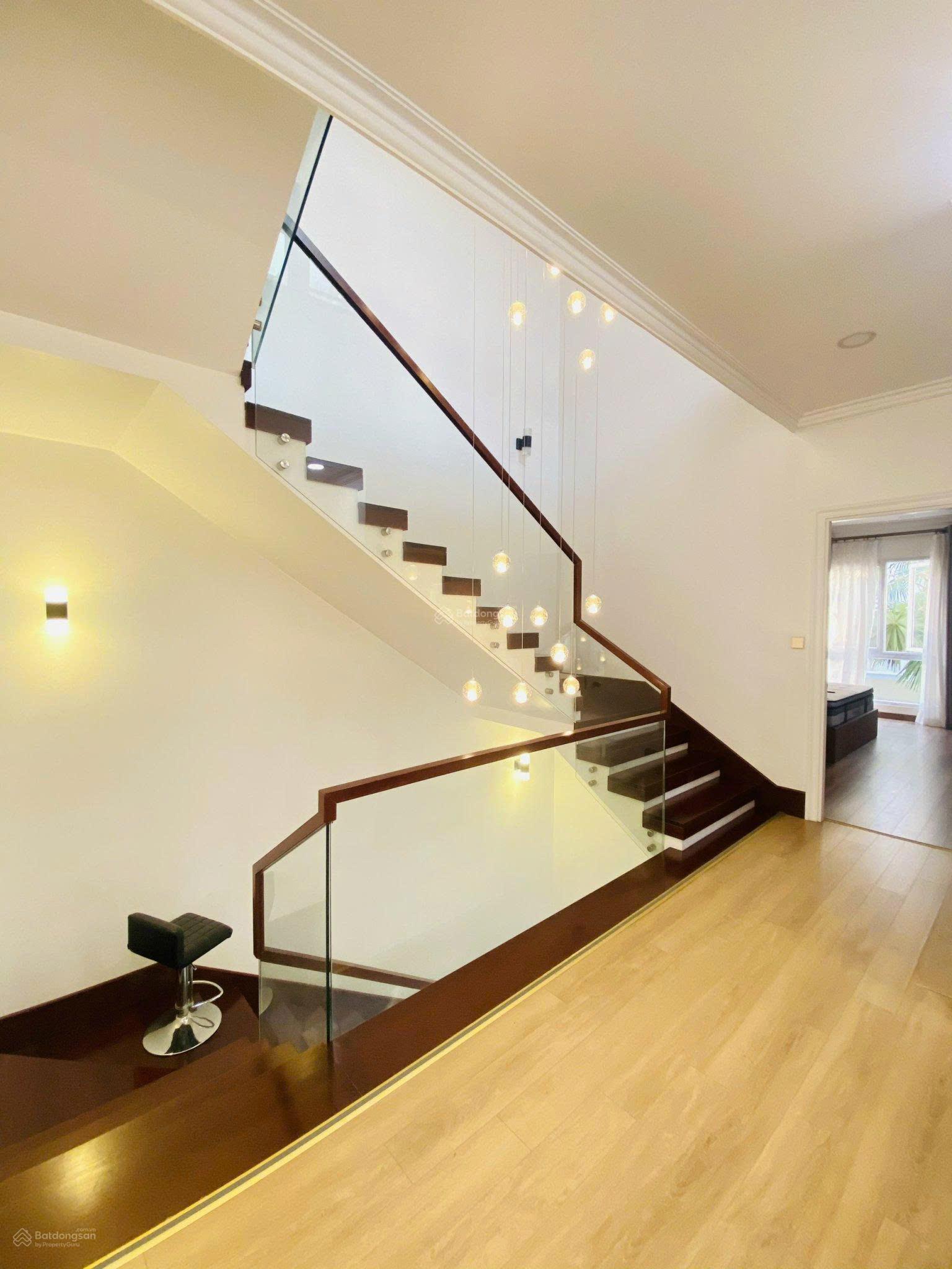 Cần bán căn biệt thự song lập tại The Venica, 262m2, full nội thất cao cấp, đang sẵn hđ thuê cao Cần bán căn biệt thự song lập tại The Venica, 262m2, full nội thất cao cấp, đang sẵn hđ thuê cao