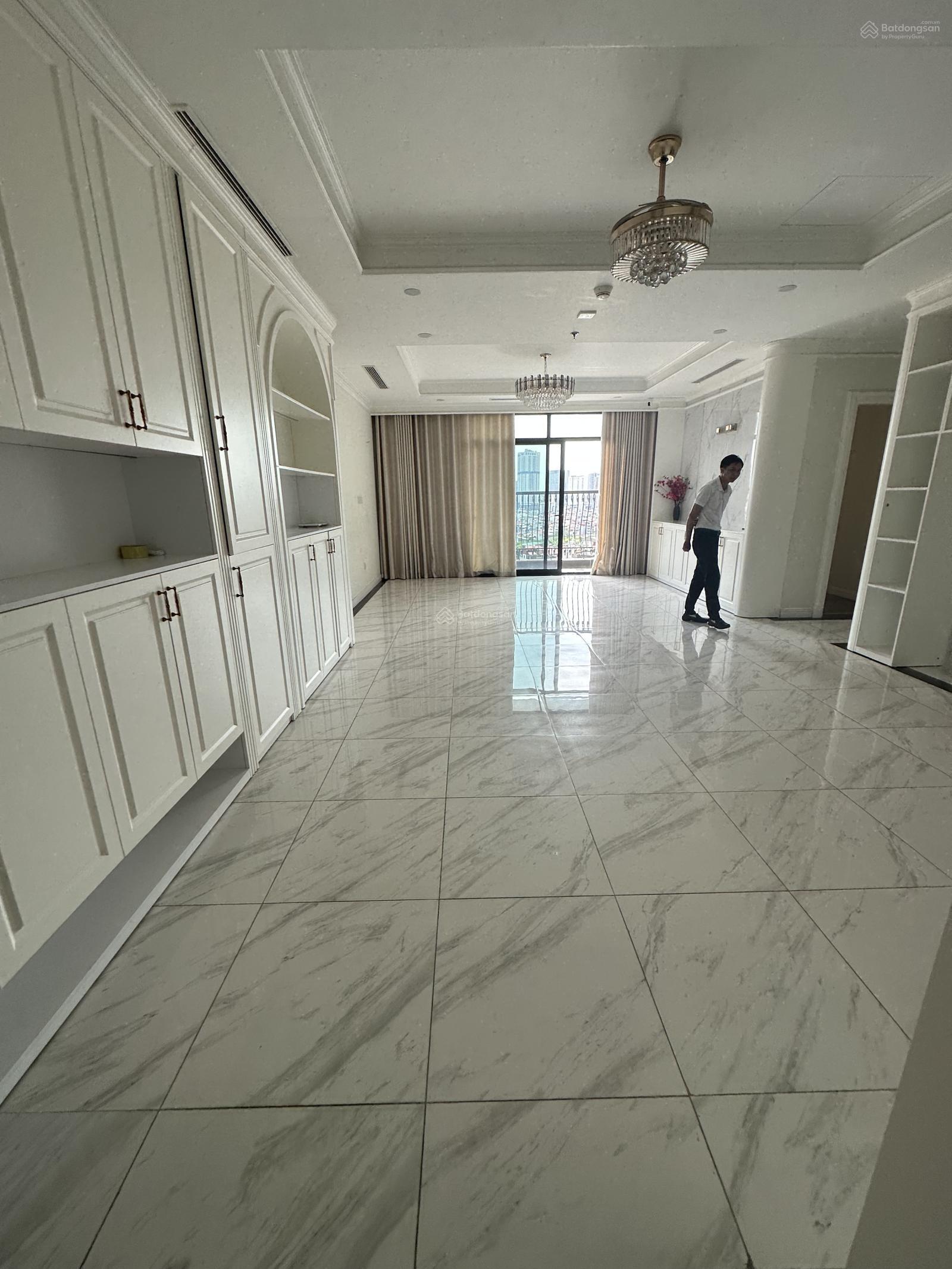 Cho thuê căn hộ tại tòa Sakura- 47 Vũ Trọng Phụng, 120m2, 3PN, vào ở được luôn, giá 12 triệu/tháng.
