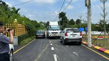 E cần bán gấp lô đất 100m2 view hồ, giá loanh quanh 3tỷ