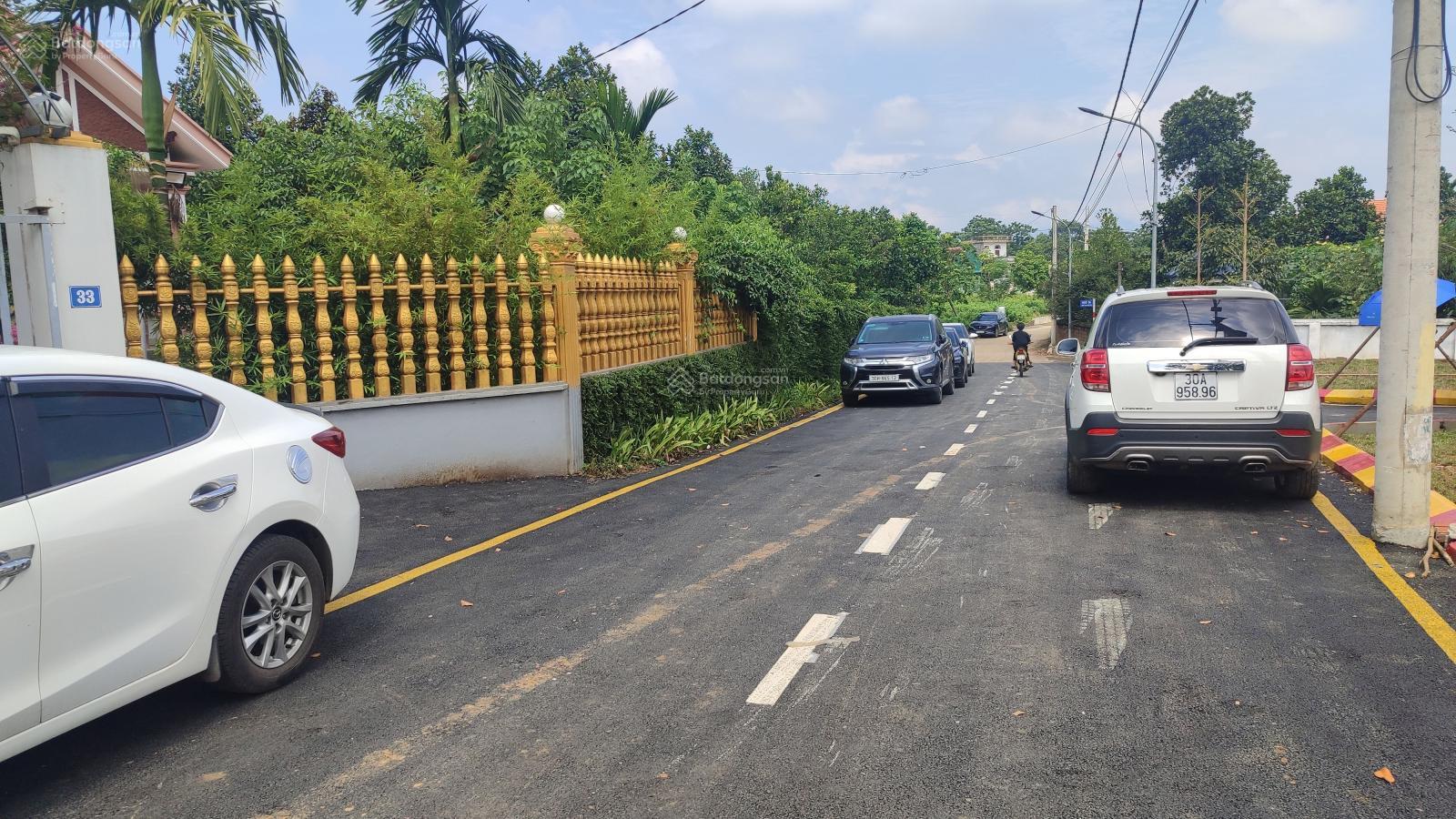 E cần bán gấp lô đất 100m2 view hồ, giá loanh quanh 3tỷ E cần bán gấp lô đất 100m2 view hồ, giá loanh quanh 3tỷ