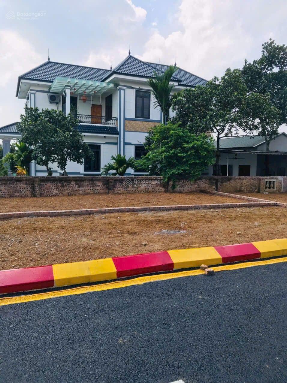 E cần bán gấp lô đất 100m2 view hồ, giá loanh quanh 3tỷ E cần bán gấp lô đất 100m2 view hồ, giá loanh quanh 3tỷ