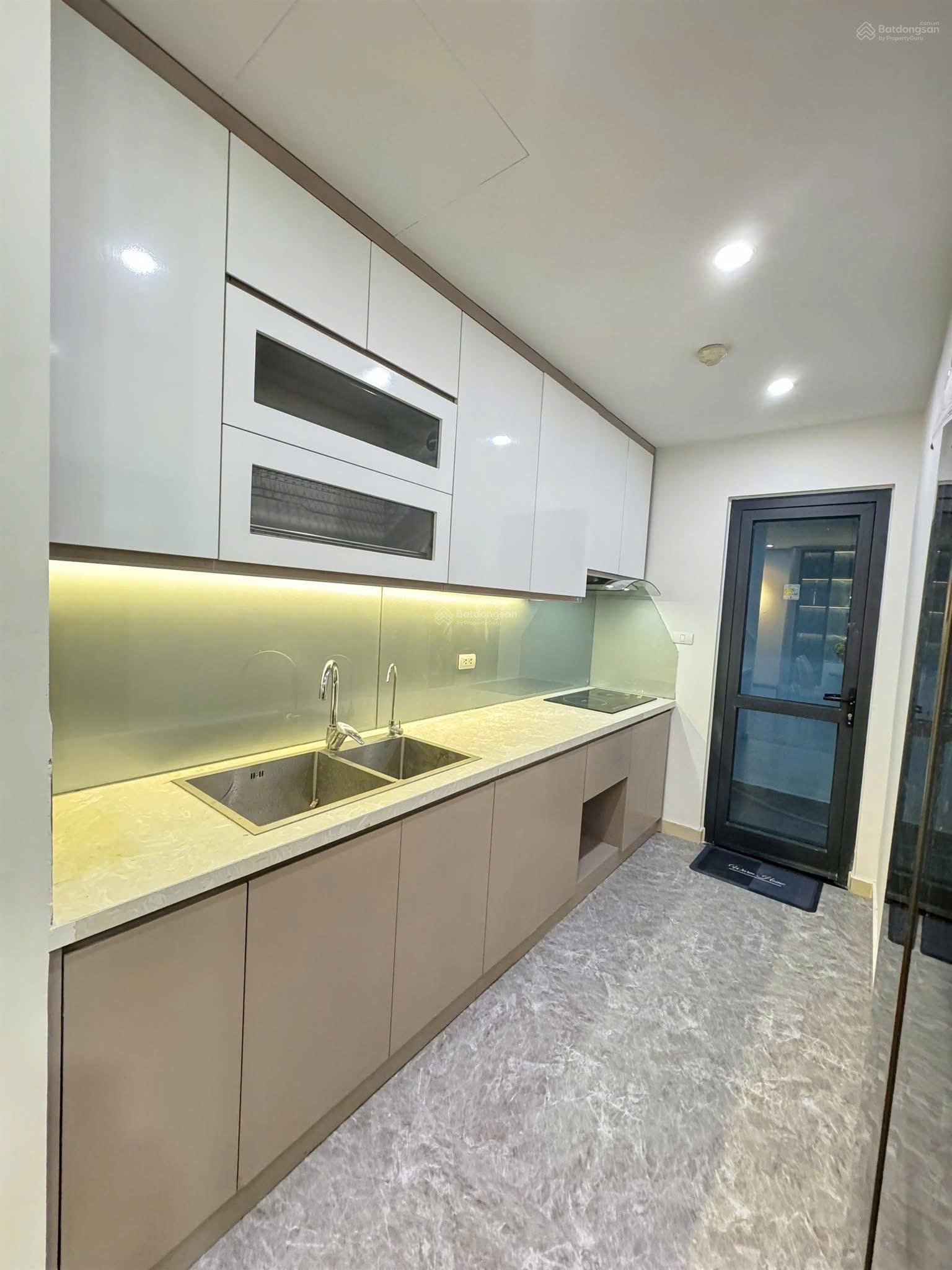 Bán căn hộ 15 -17 Ngọc Khánh - Ba Đình 121m2 3pn 2vs 9,5 tỷ full NT, hướng mát