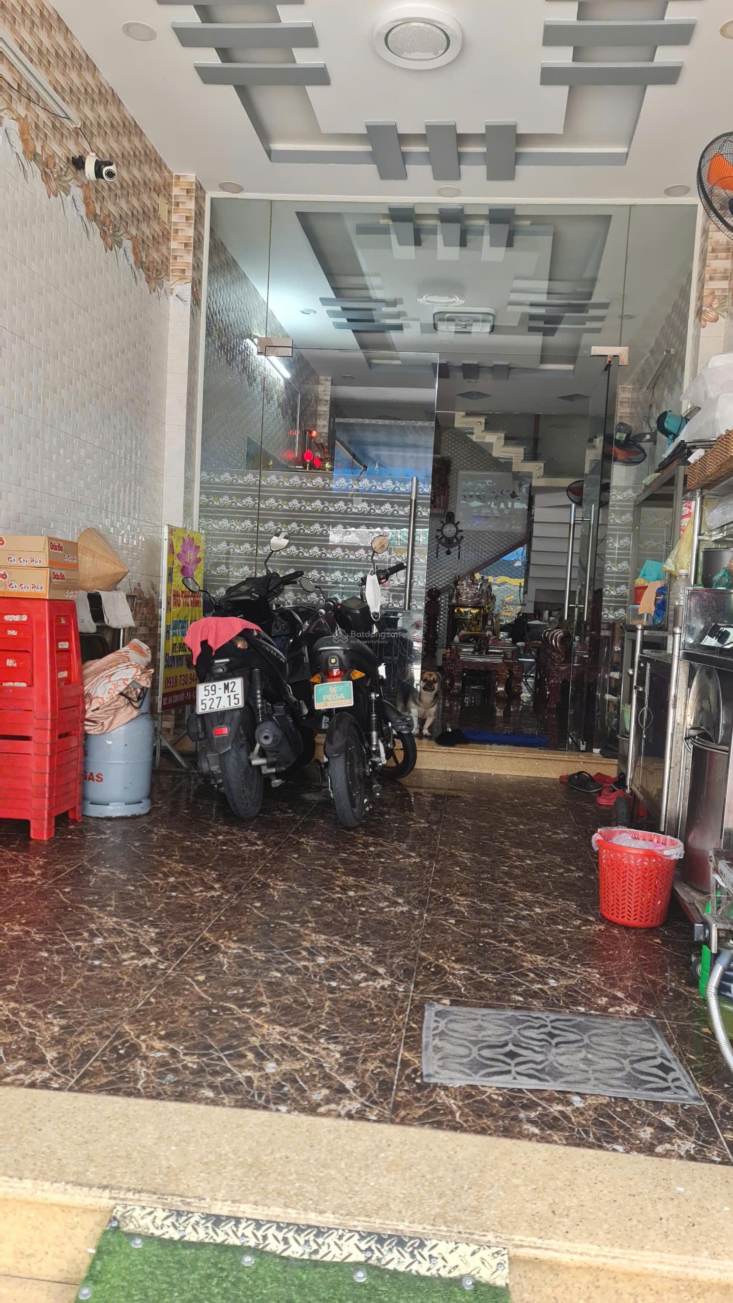 Bán nhà Mặt Tiền Đường Võ Văn Kiệt P.5 Q.5 DT: 4x17m 3 lầu ST giá: 18 tỷ TL