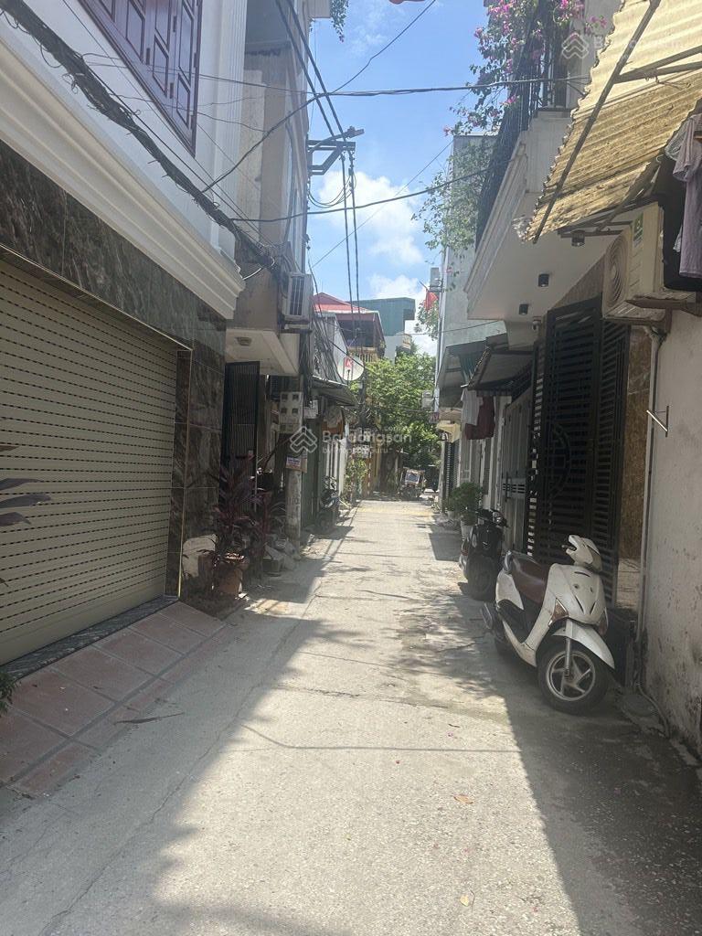 Nhà 3 tầng Đức Giang , phân lô , ô tô thông
20m ra đường 3 oto tránh Nhà 3 tầng Đức Giang , phân lô , ô tô thông
20m ra đường 3 oto tránh